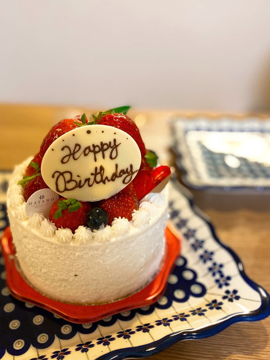 誕生日ケーキとポーリッシュポタリー